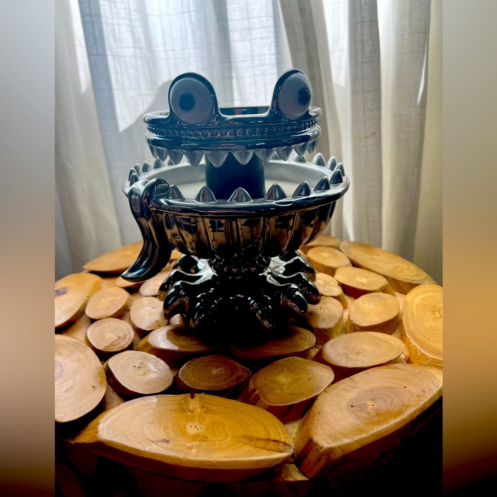 Bath and body works monister candle holder!
Halloween decor!!
